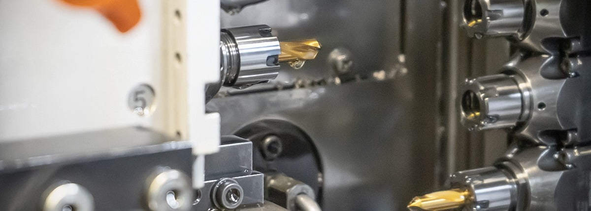 CNC-Bohrer im Fertigungsprozess.