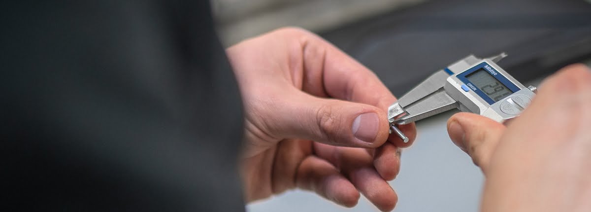 Messschieber zur Prüfung und Messung von Fertigteilen.